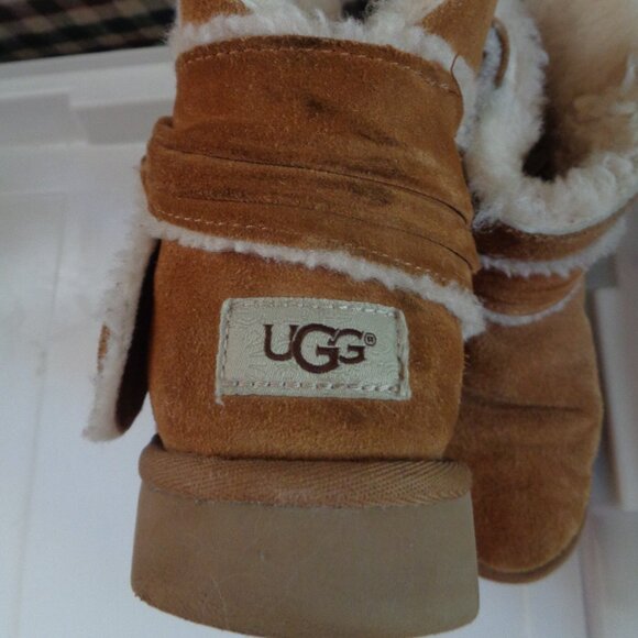 UGG MINI SPILL SEAM BOW BOOTS IN CHESTNUT SIZE 7 - Picture 4 of 8